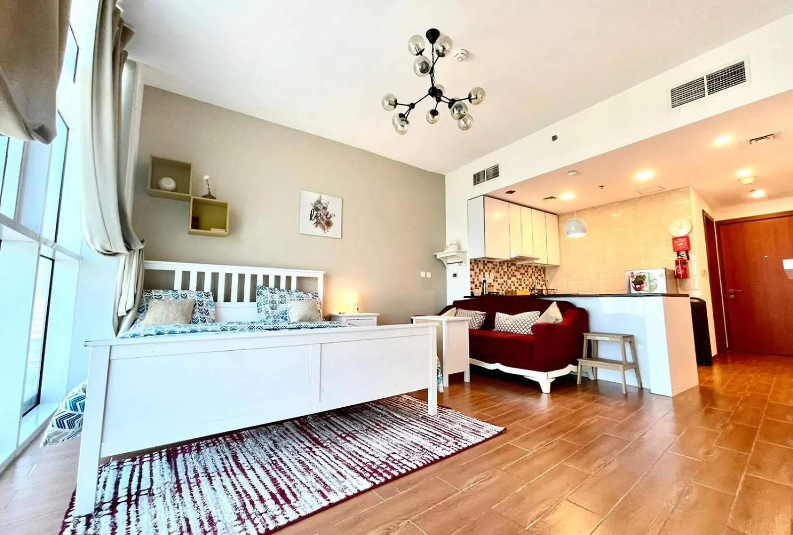 Studio Apartment In Jumeriah Village Triangle District 2 두바이